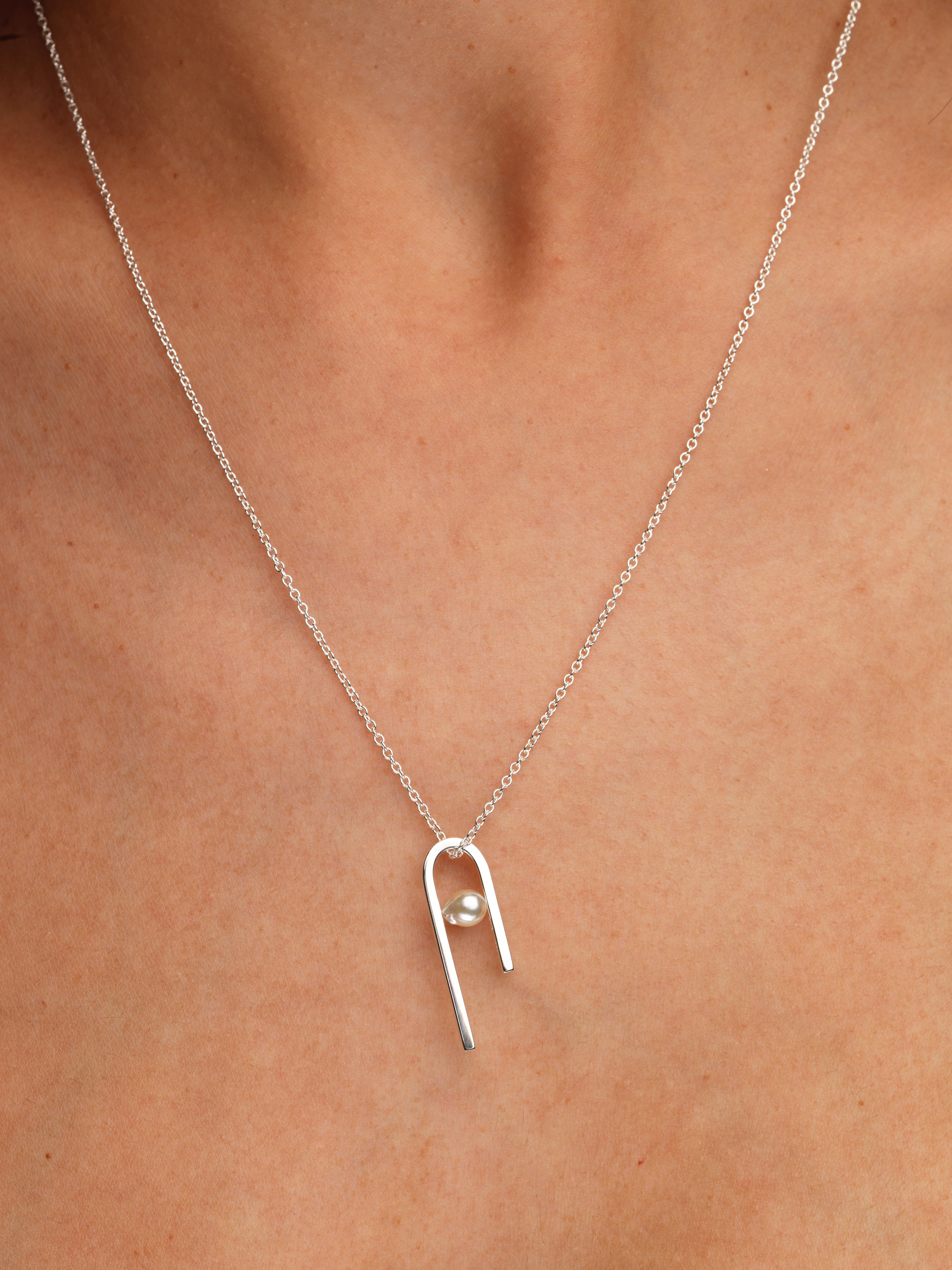 String pendant with baroque akoya pearl by Sara Robertsson Jewellery