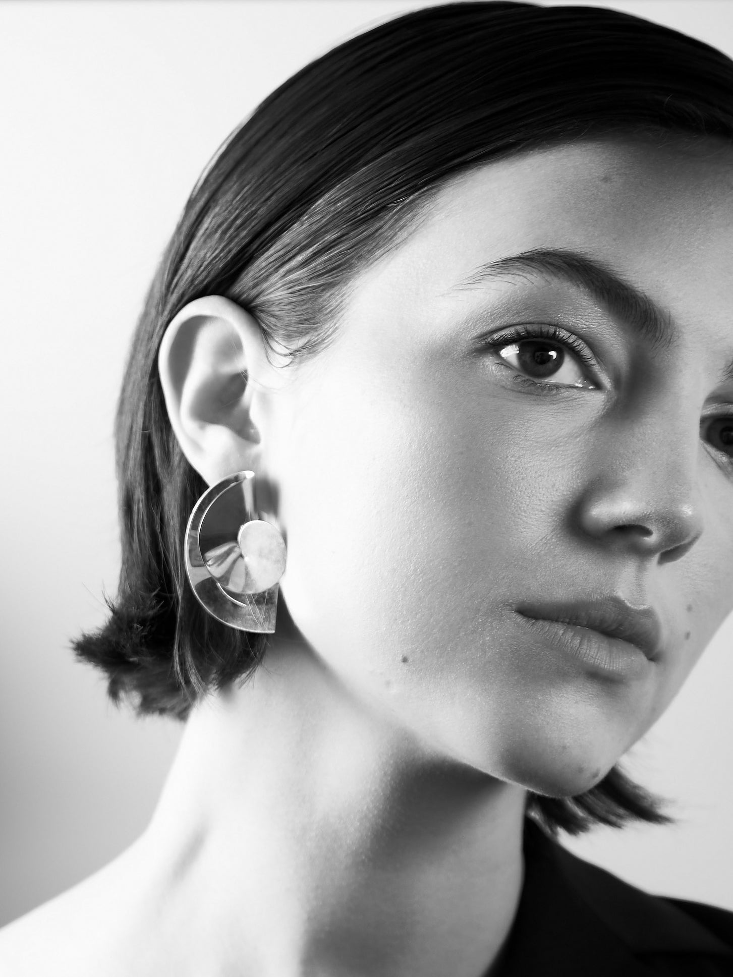 Ella Hunt in Sara Robertsson Jewellery earrings