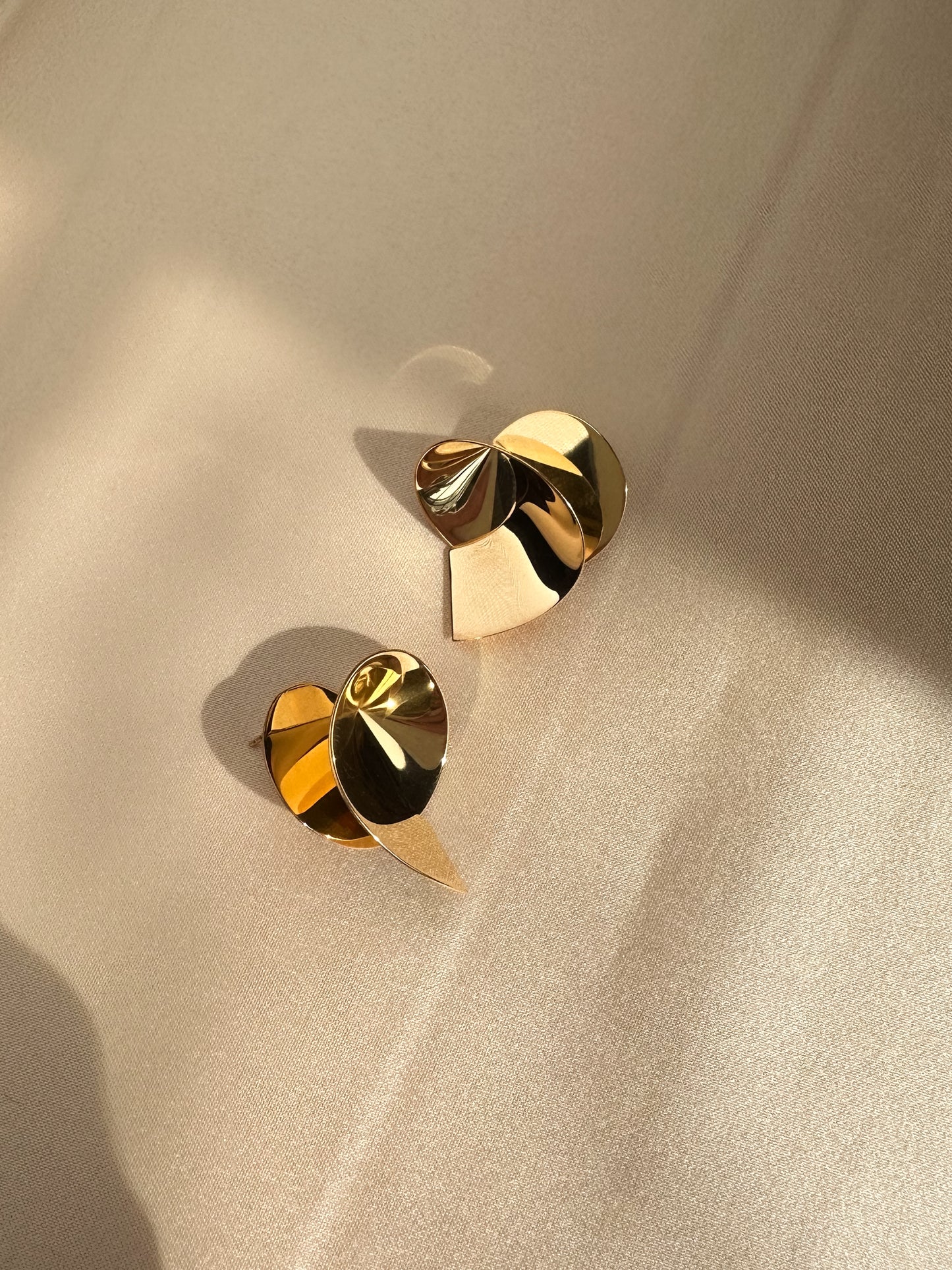 Coil earrings in gold vermeil by Sara Robertsson Jewellery