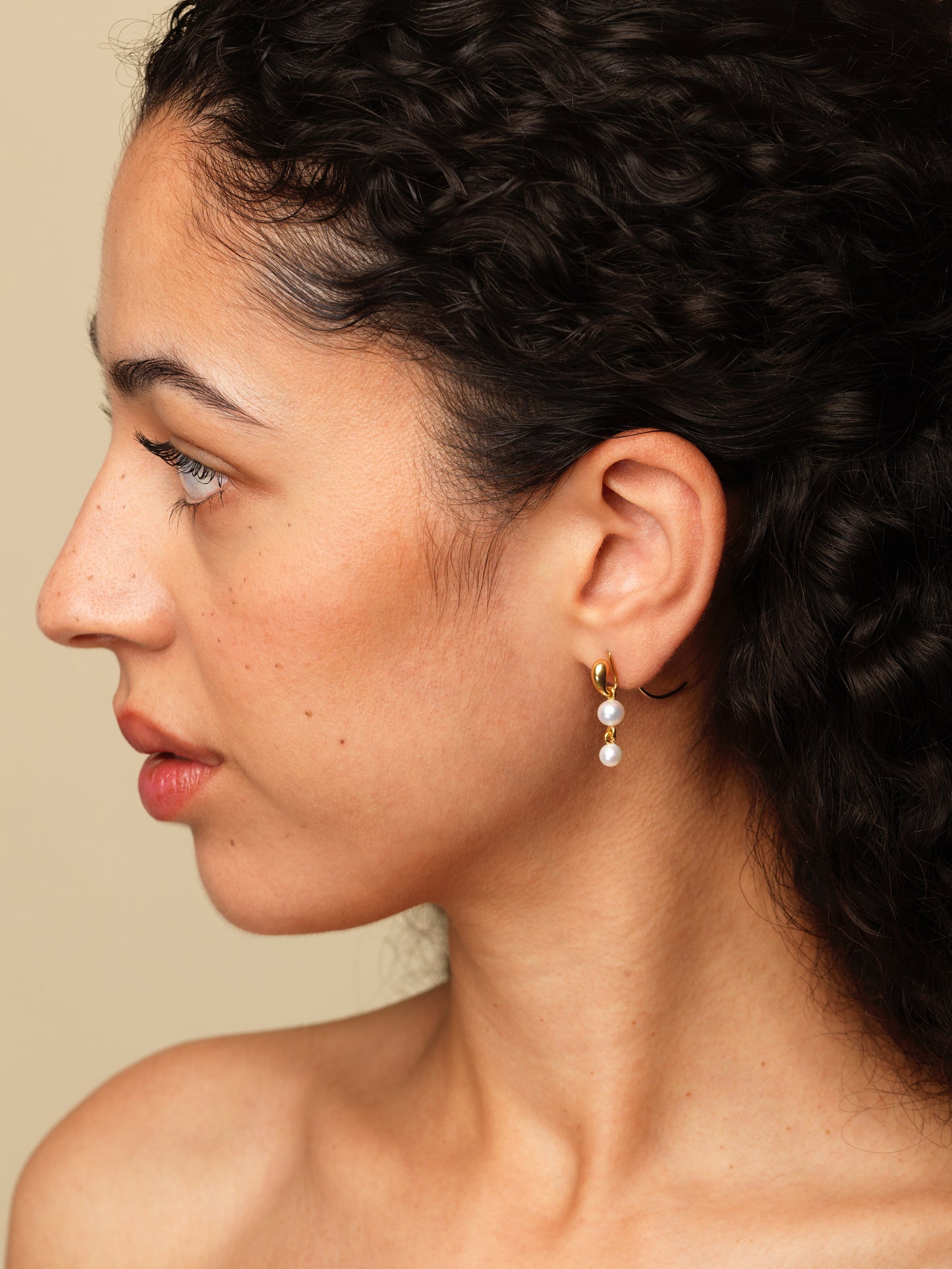 Pendant earrings in gold vermeil with double freshwater pearls by Sara Robertsson Jewellery