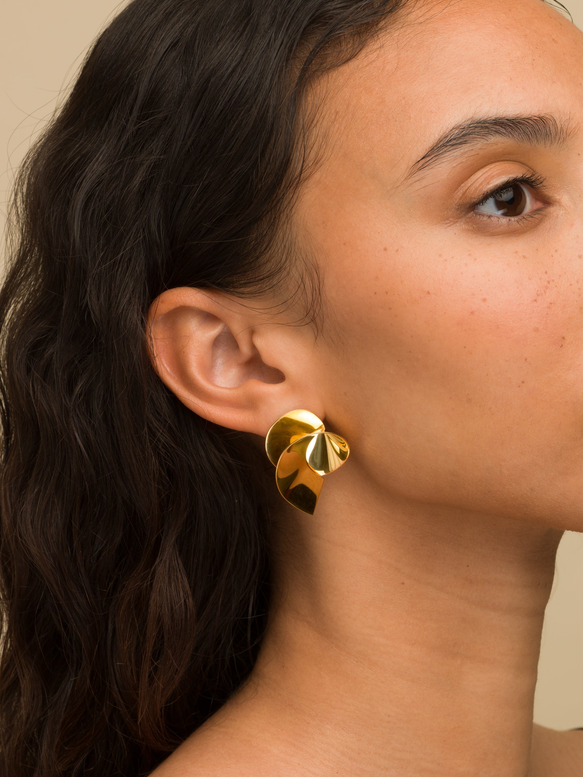 Coil sculptural handmade earrings in gold vermeil by Sara Robertsson Jewellery