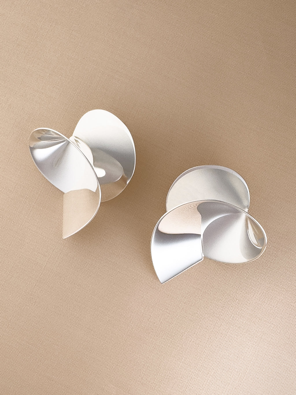 Coil sculptural earrings in silver by Sara Robertsson Jewellery