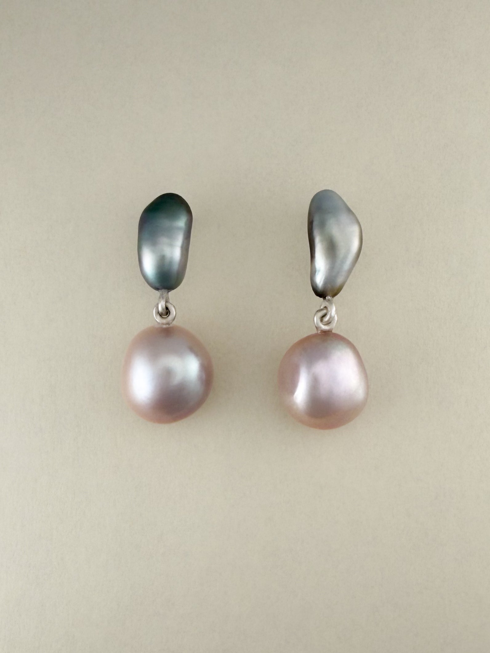 Edition I - Dual Pearl by Sara Robertsson Jewellery with conscious Tahiti Keshi Pearls and soft pink traceable freshwater pearls.