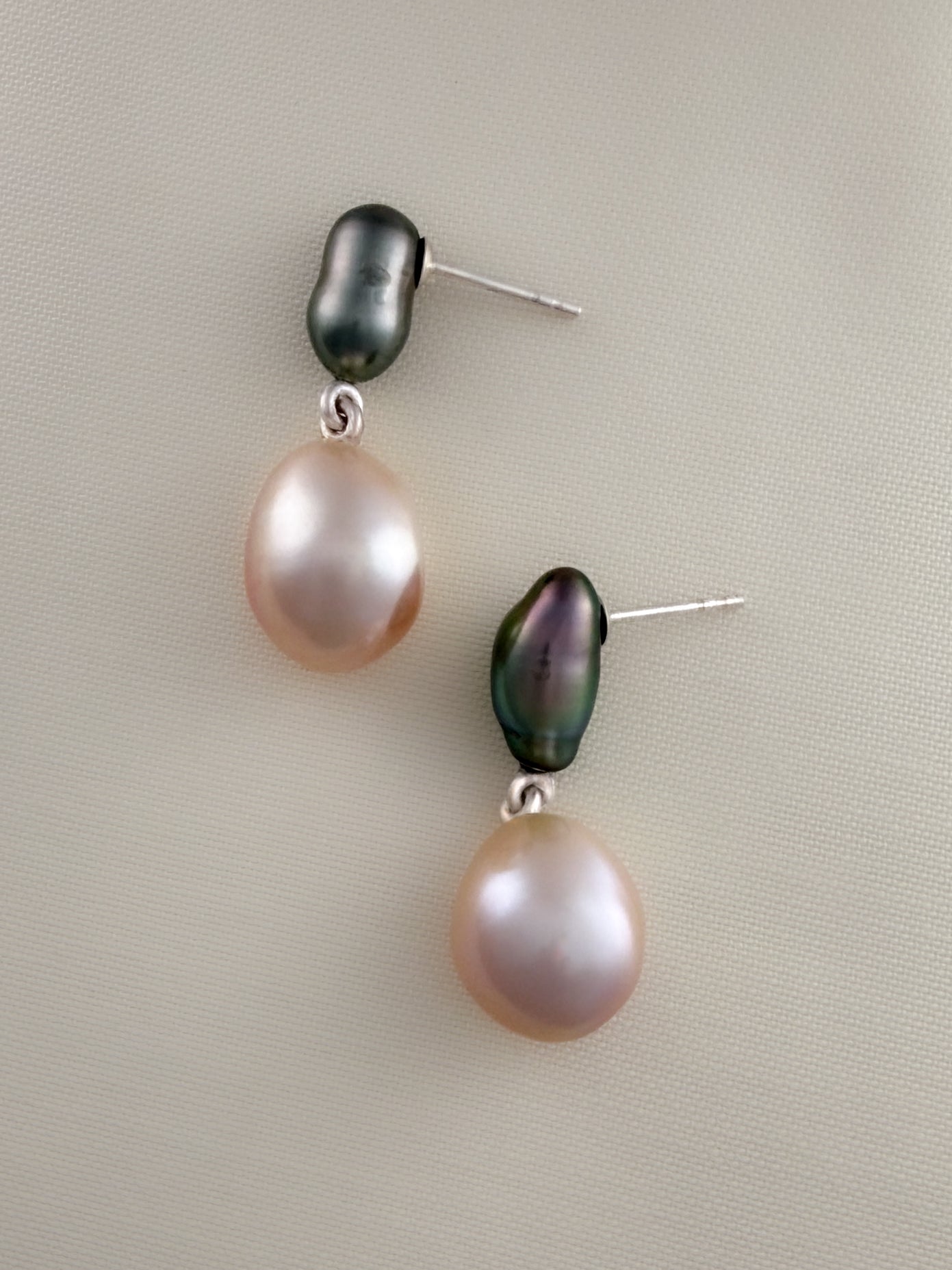 Edition I - Dual Pearl by Sara Robertsson Jewellery with conscious Tahiti Keshi Pearls and soft pink traceable freshwater pearls.