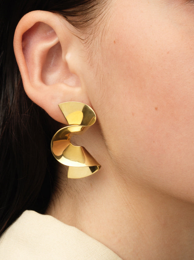 Flounce II sculptural handmade Earrings In Gold Vermeil Sara Robertsson Jewellery