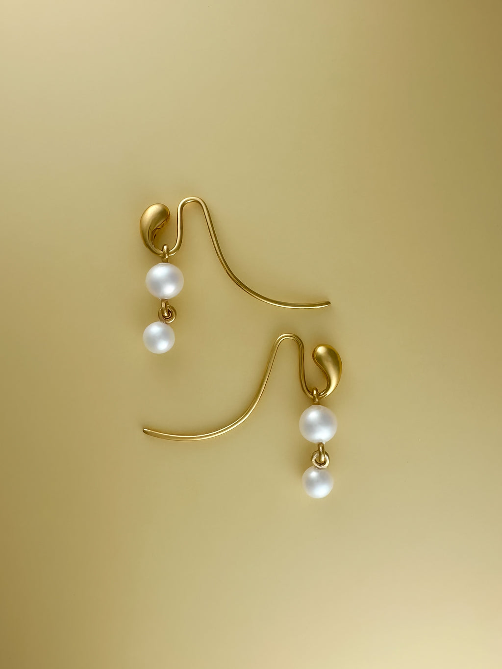 Pendant earrings in gold vermeil with double freshwater pearls by Sara Robertsson Jewellery