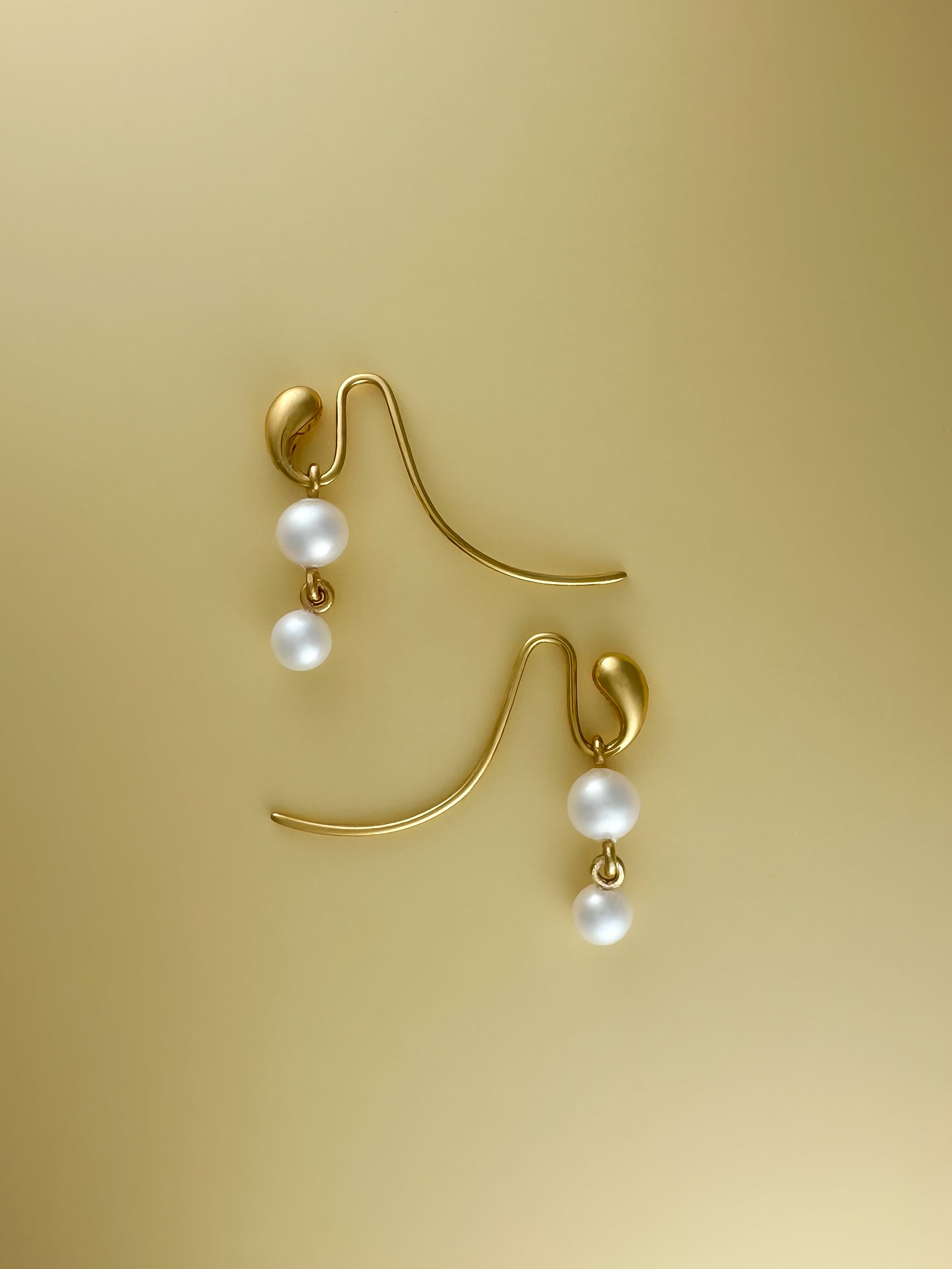 Pendant earrings in gold vermeil with double freshwater pearls by Sara Robertsson Jewellery