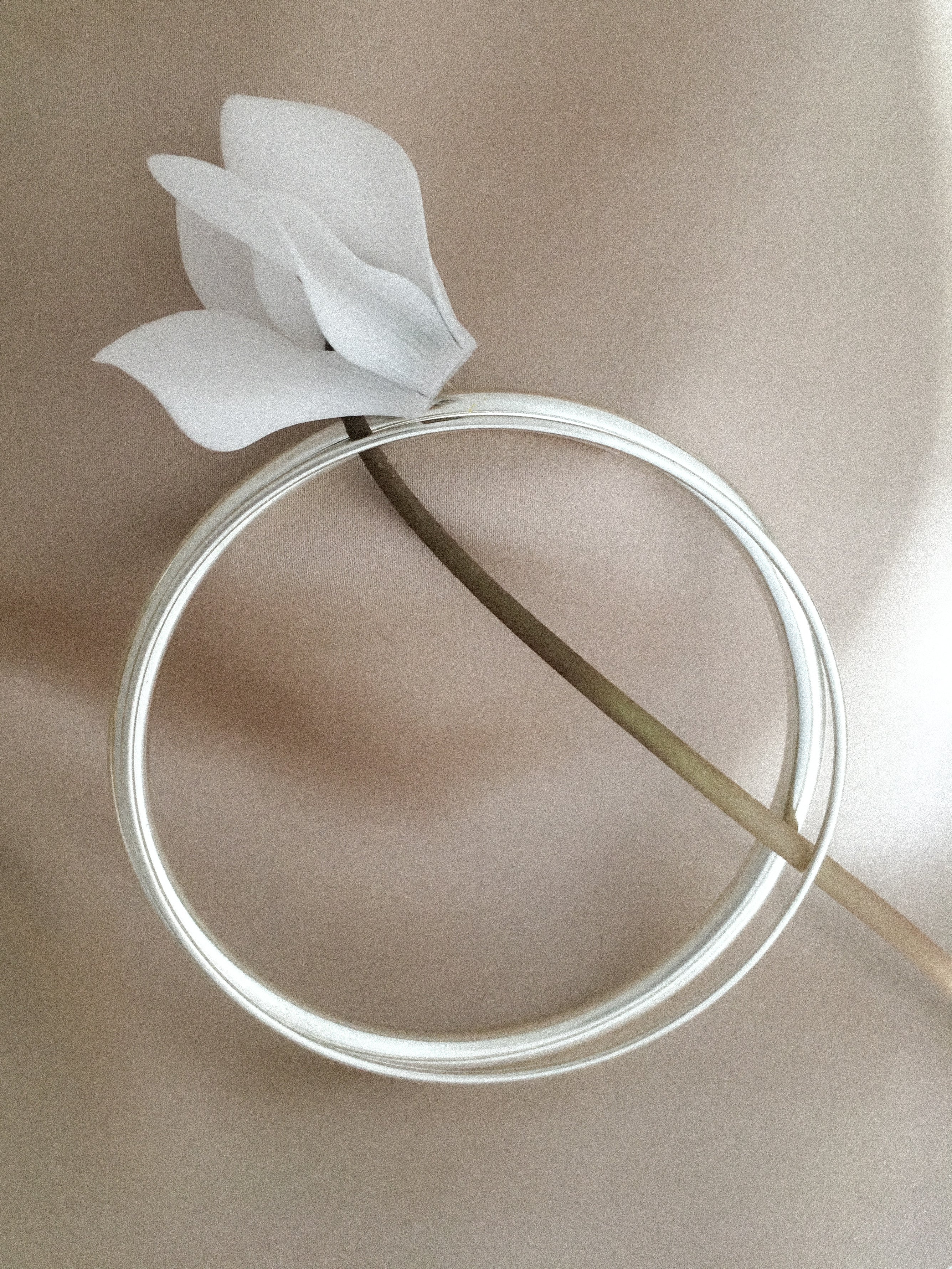 Shadow bangle in silver by Sara Robertsson Jewellery Still with white cyklamen