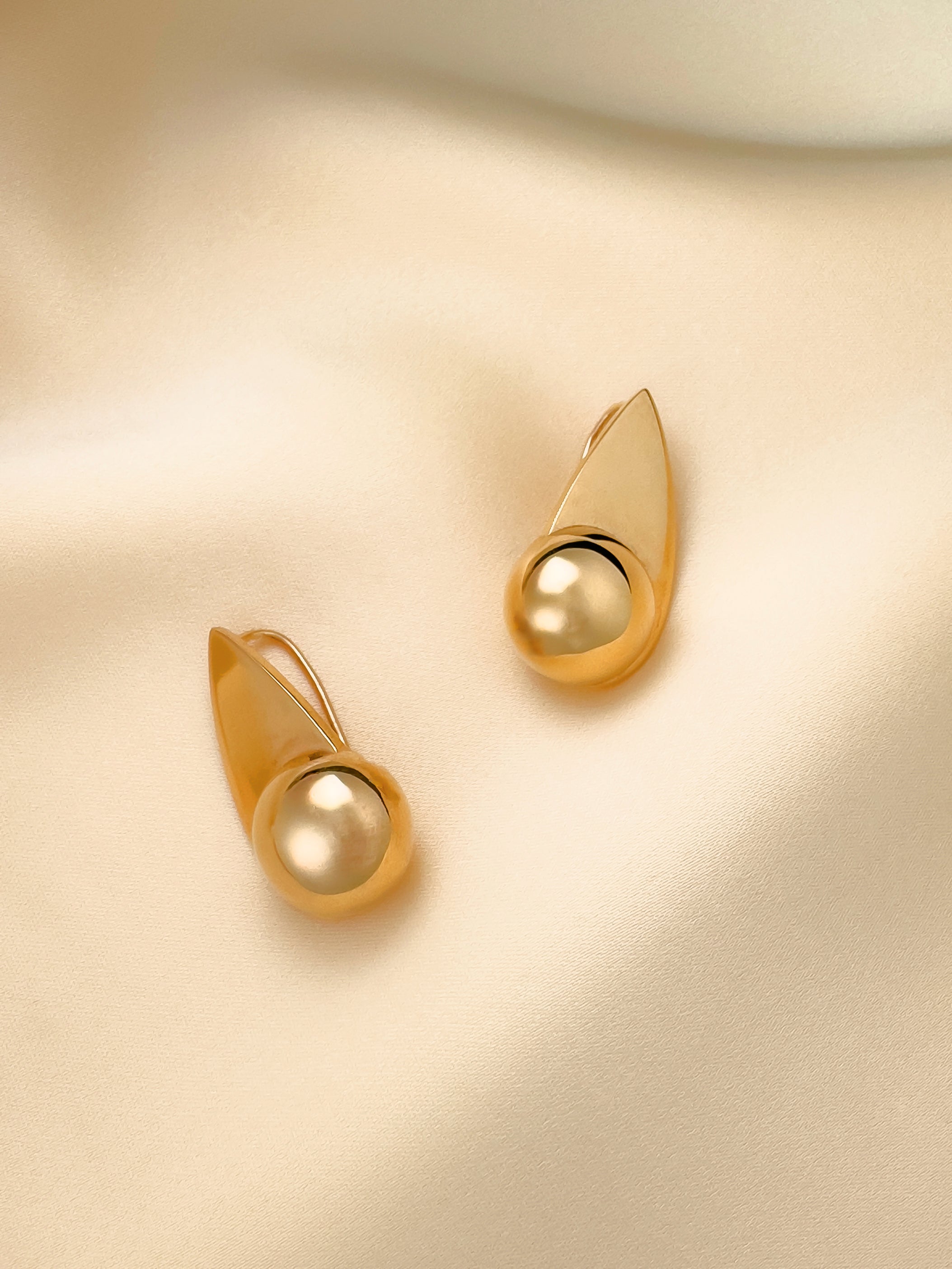 Spring sculptural Earrings In Gold Vermeil Sara Robertsson Jewellery