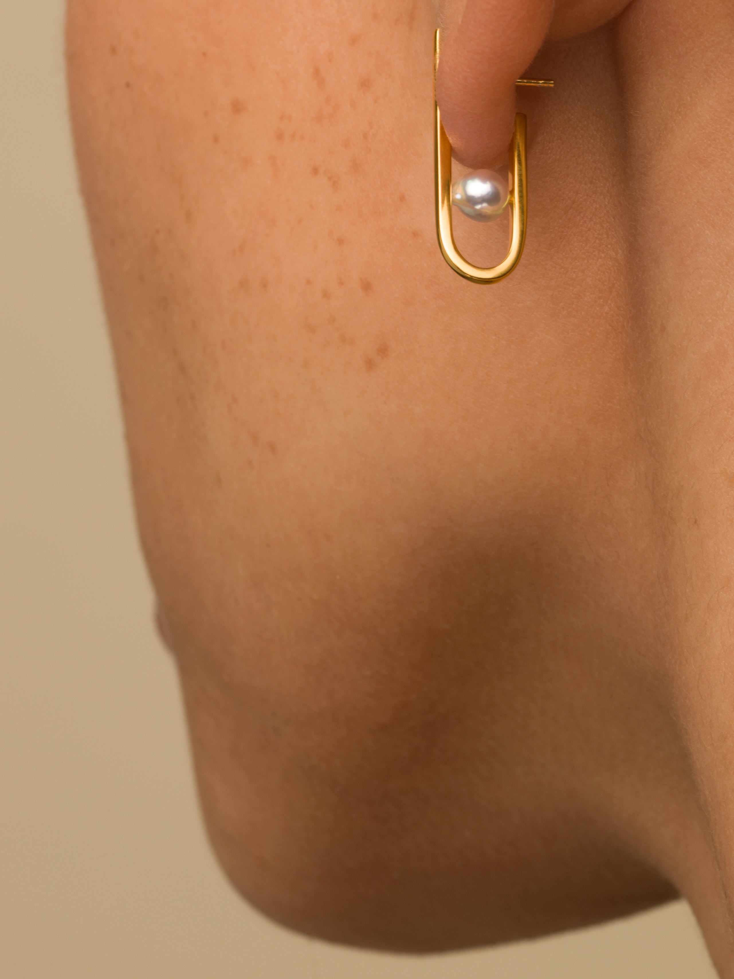 String earrings with baroque cream akoya pearl by Sara Robertsson Jewellery