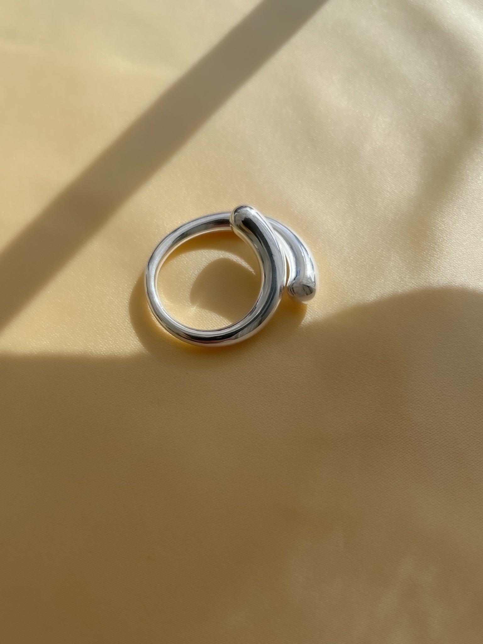Closure II ring in silver by Sara Robertsson Jewellery