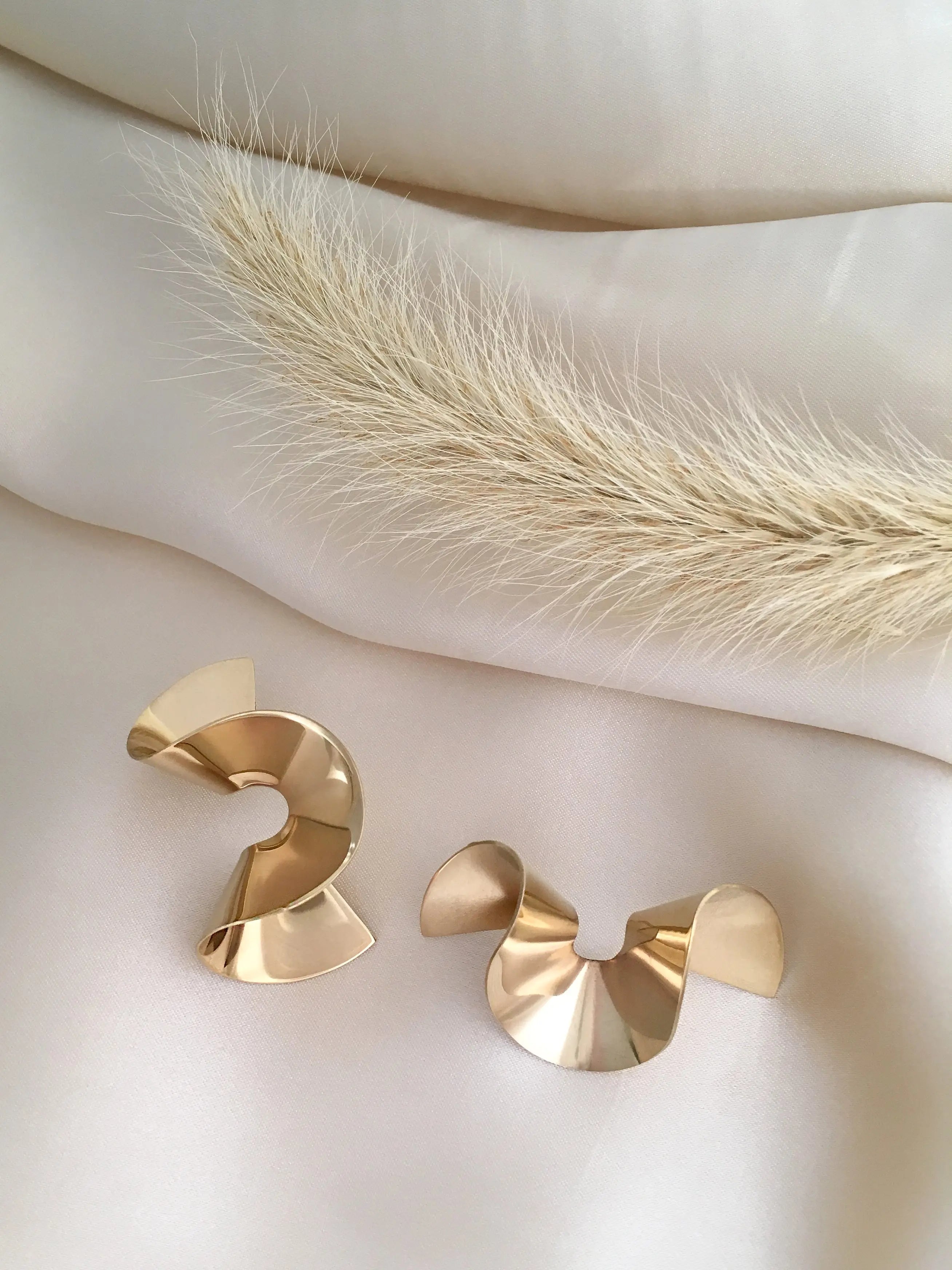 Flounce II sculptural handmade Earrings In Gold Vermeil Sara Robertsson Jewellery