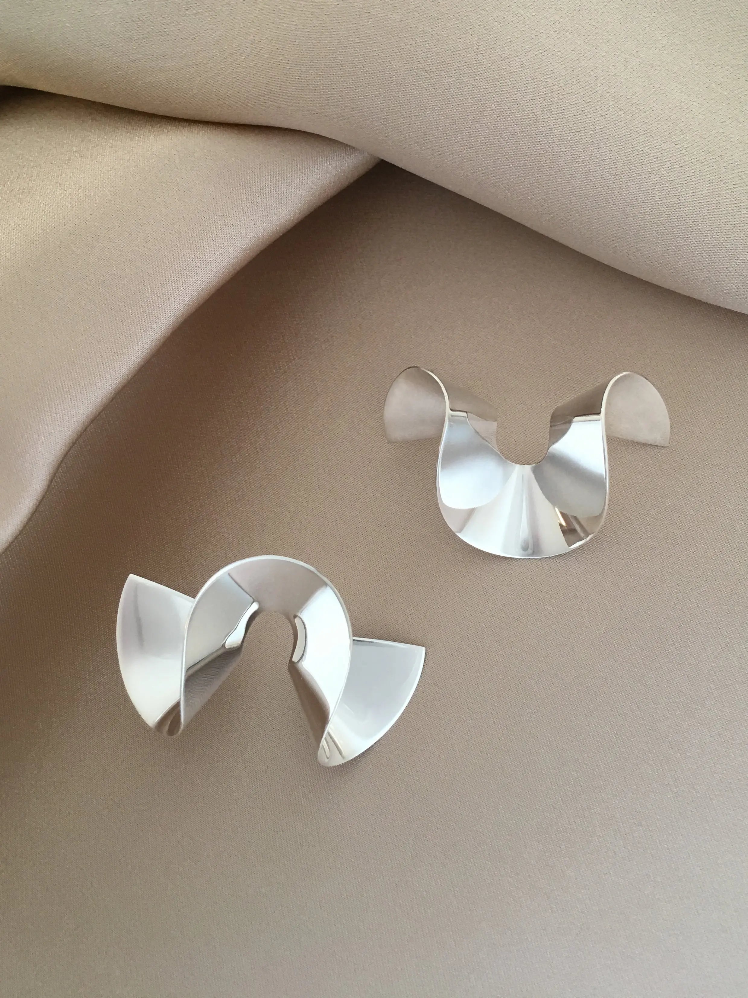 Flounce II sculptural handmade Earrings In Silver Sara Robertsson Jewellery
