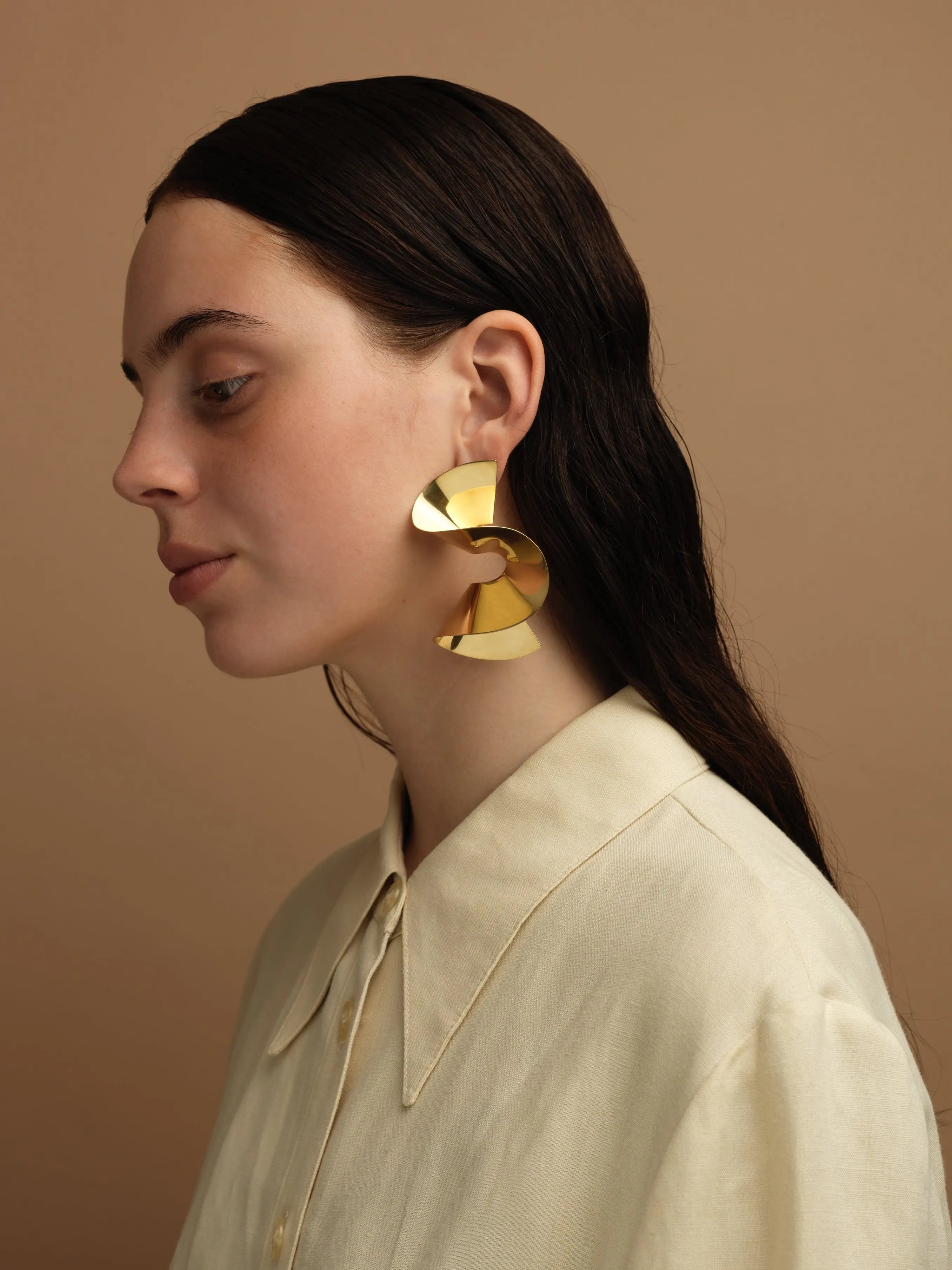 Flounce sculptural handmade Single Earring In Gold Vermeil Sara Robertsson Jewellery