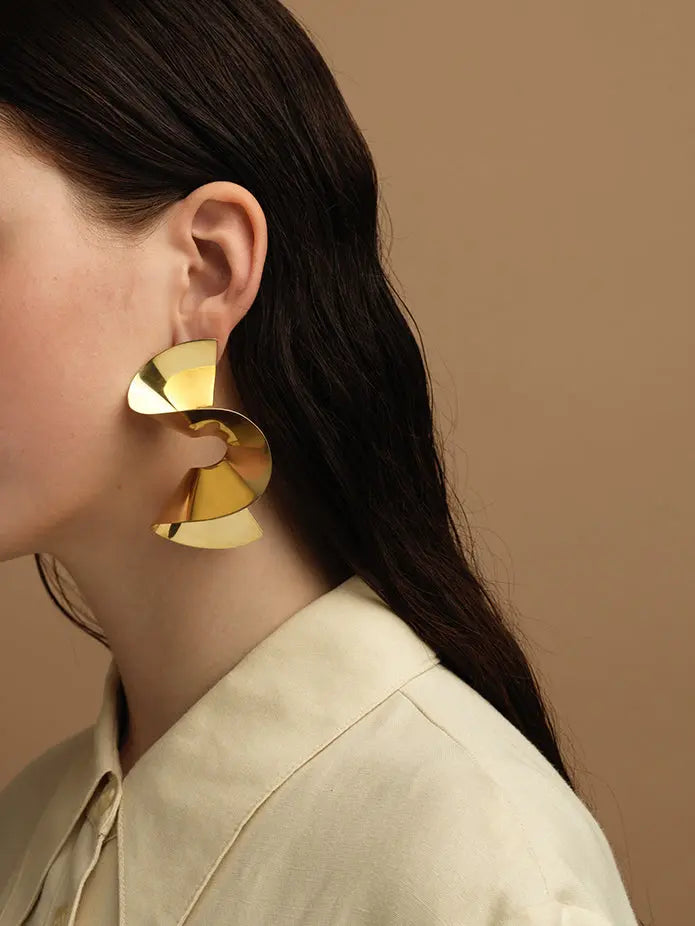 Flounce Single sculptural handmade Earring In Gold Vermeil Sara Robertsson Jewellery