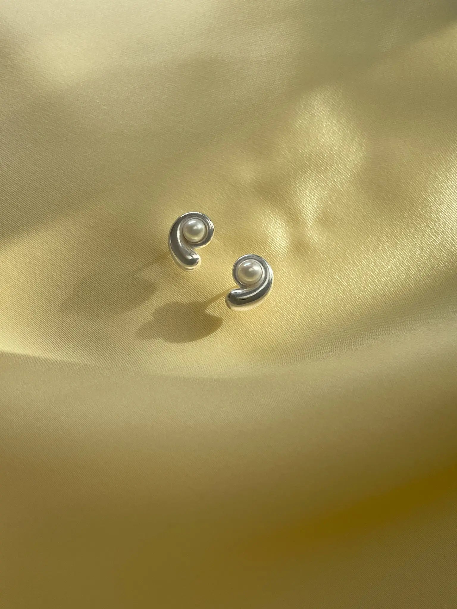 Nautilus Pearl Earrings In Silver Sara Robertsson Jewellery