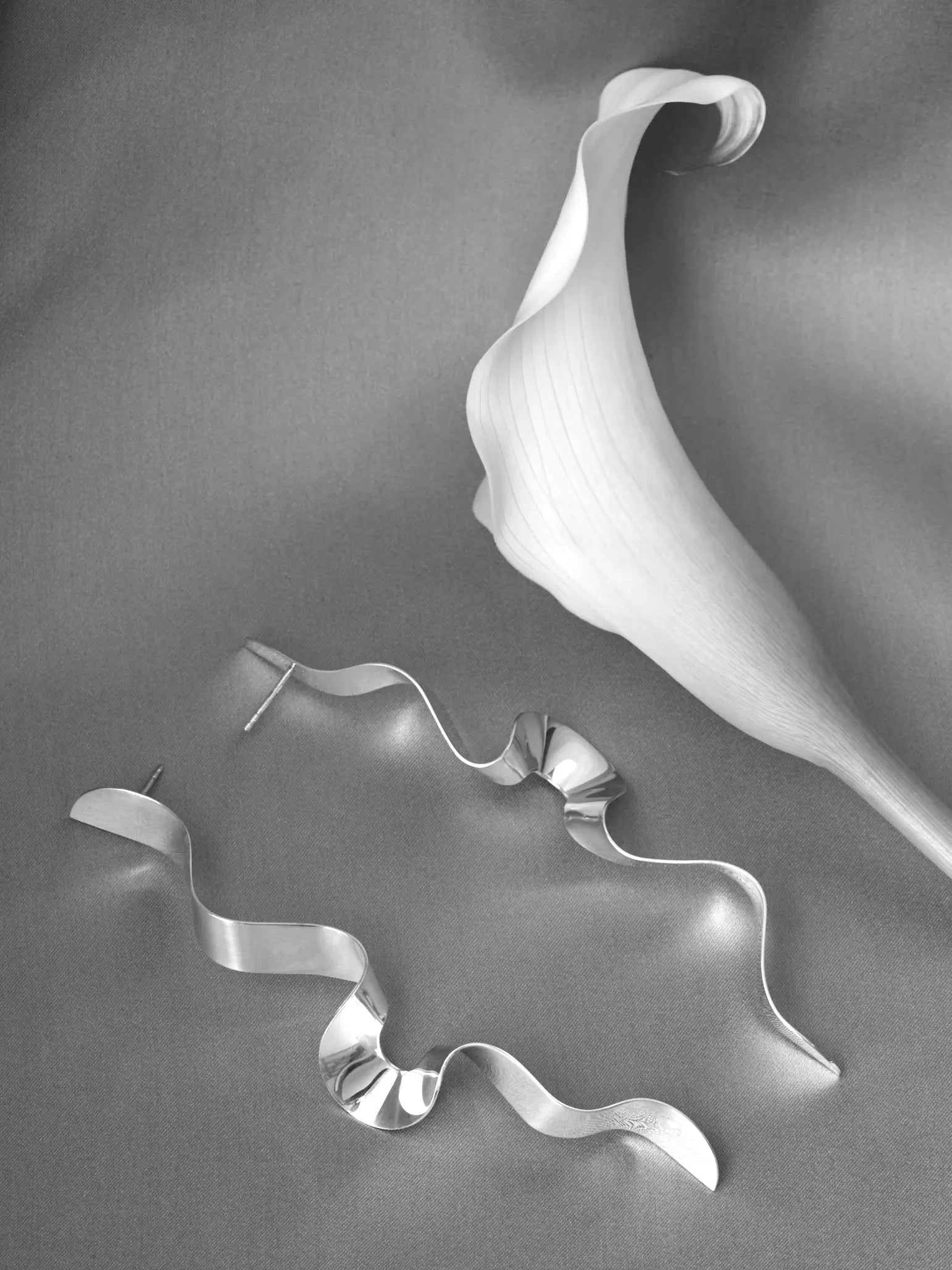 Serpentine sculptural handmade elegant Earrings In Silver Sara Robertsson Jewellery