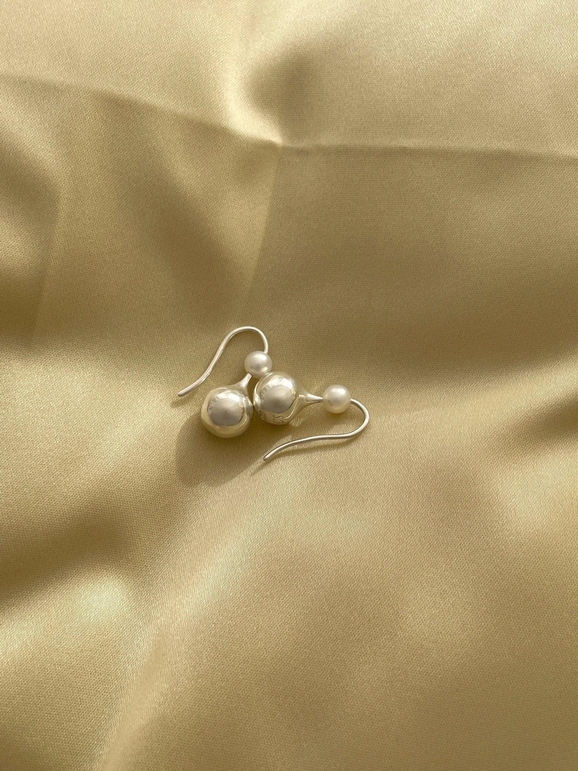 Sintra Earrings In Silver With Freshwater Pearl Sara Robertsson Jewellery