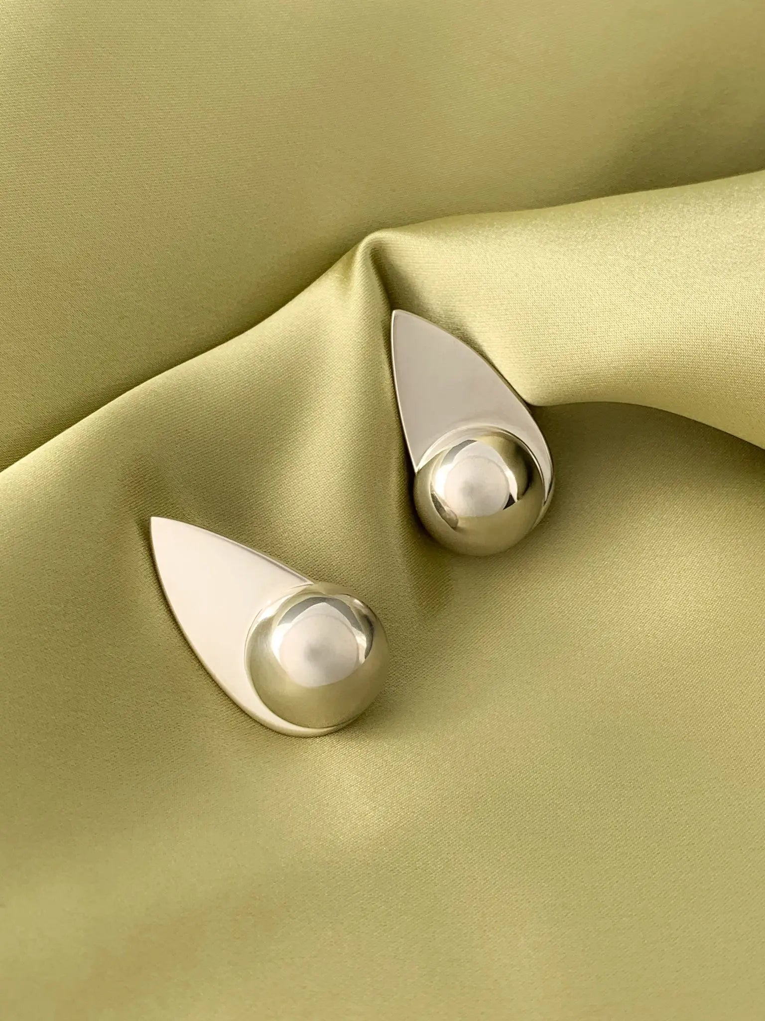 Spring sculptural Earrings In Silver Sara Robertsson Jewellery. Made in Sweden